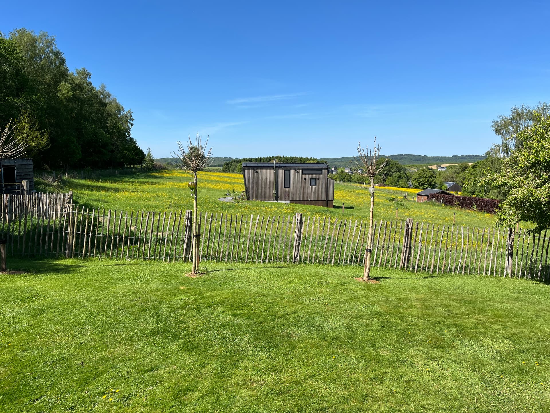 Jardin privé face aux paysages de Redu
